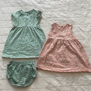 Pack of two girl dresses.